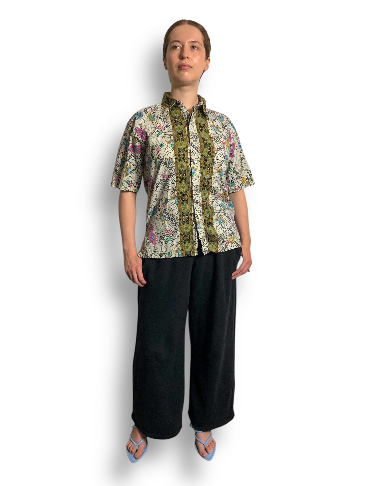 90’s/Y2K White Graphic Print Button Down Shirt (M/L)