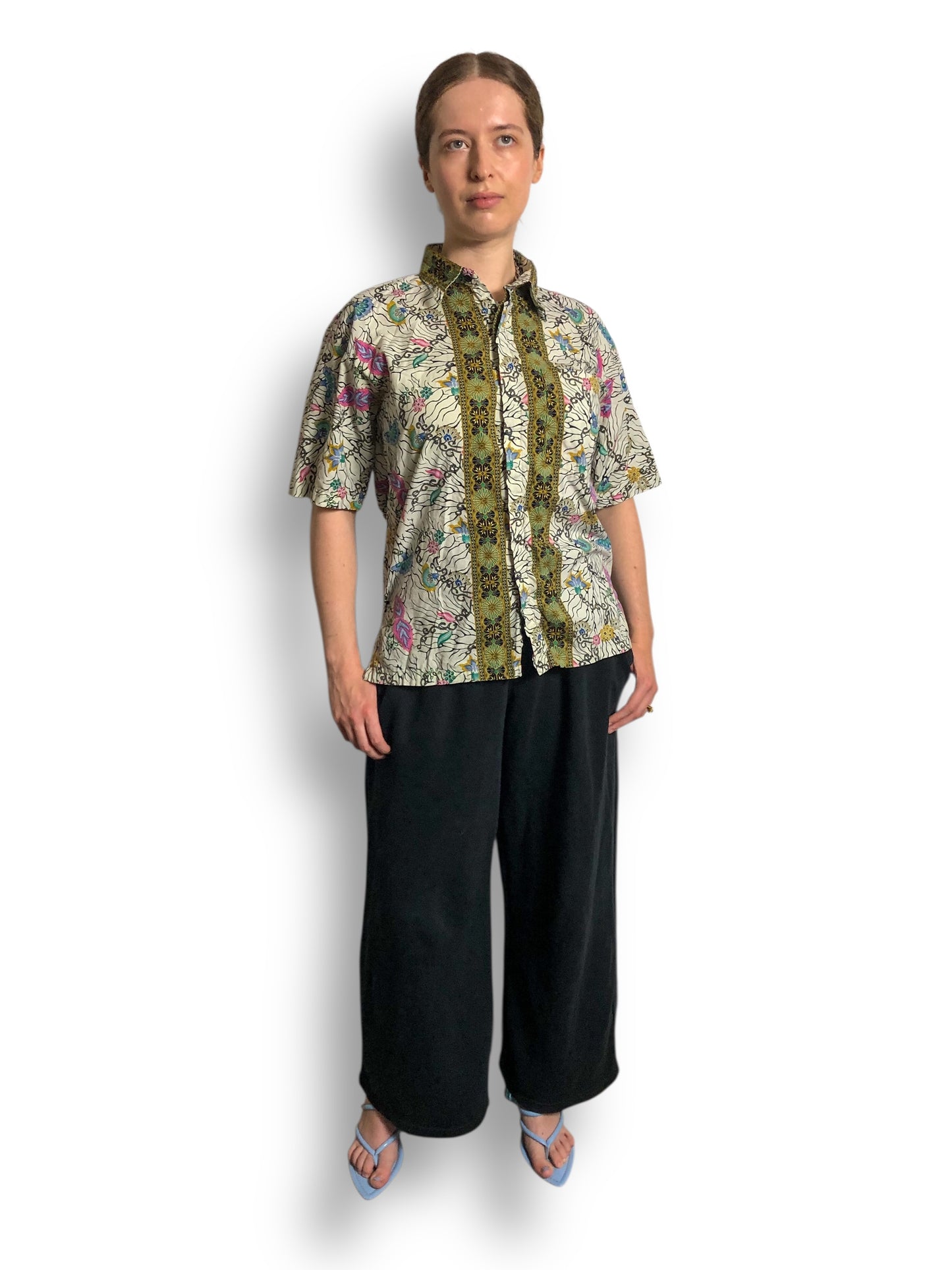 90’s/Y2K White Graphic Print Button Down Shirt (M/L)