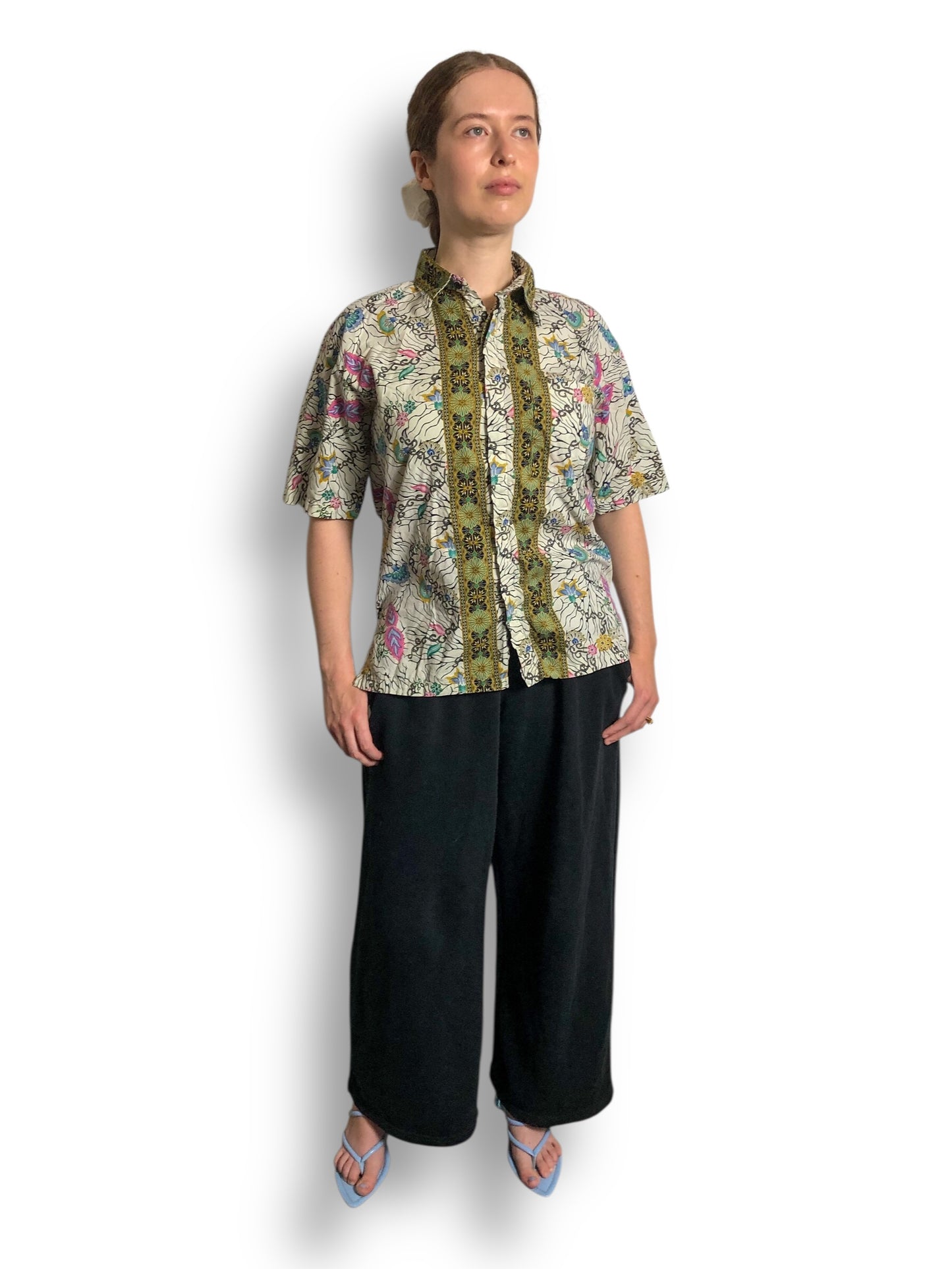 90’s/Y2K White Graphic Print Button Down Shirt (M/L)