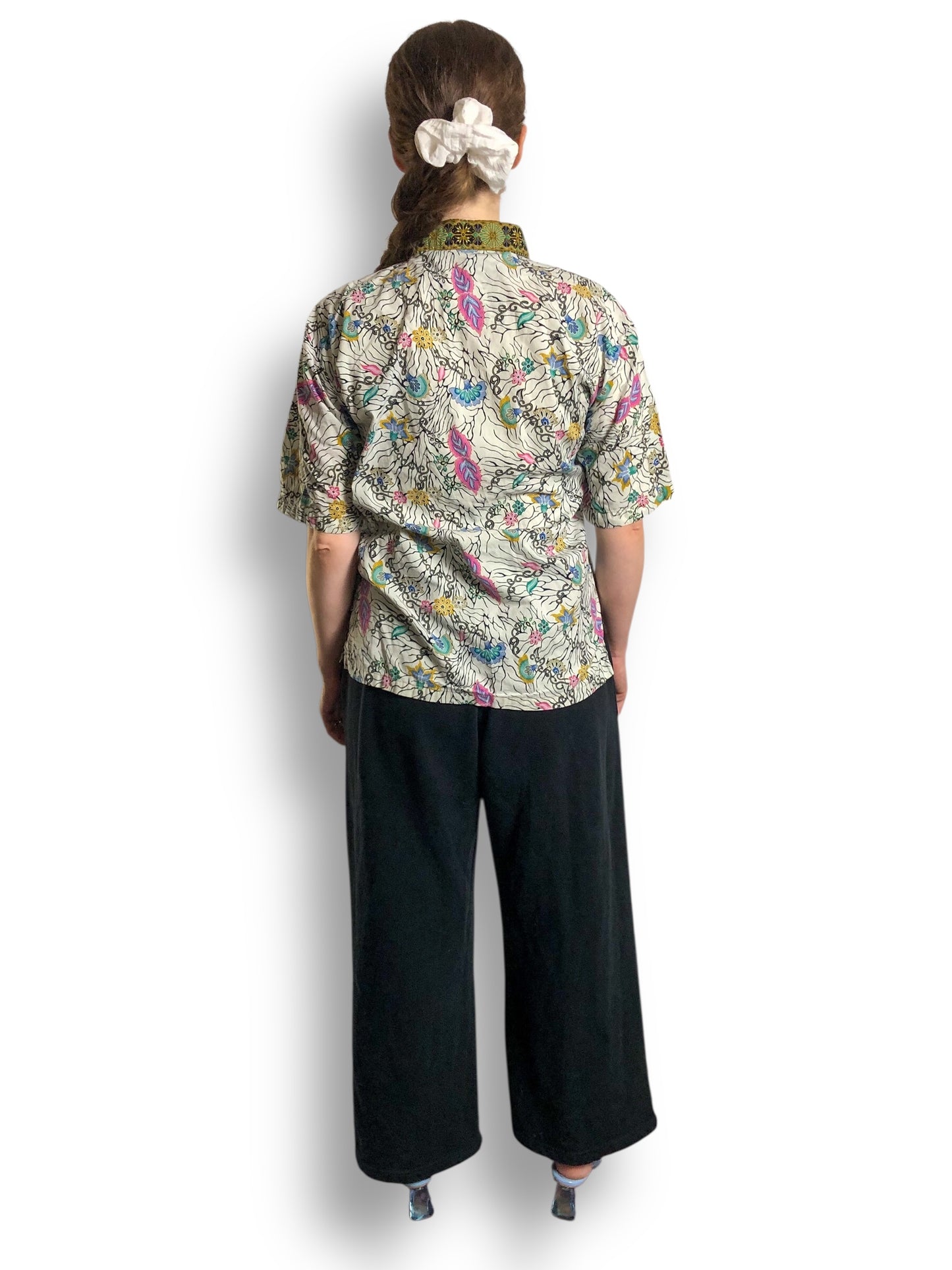 90’s/Y2K White Graphic Print Button Down Shirt (M/L)