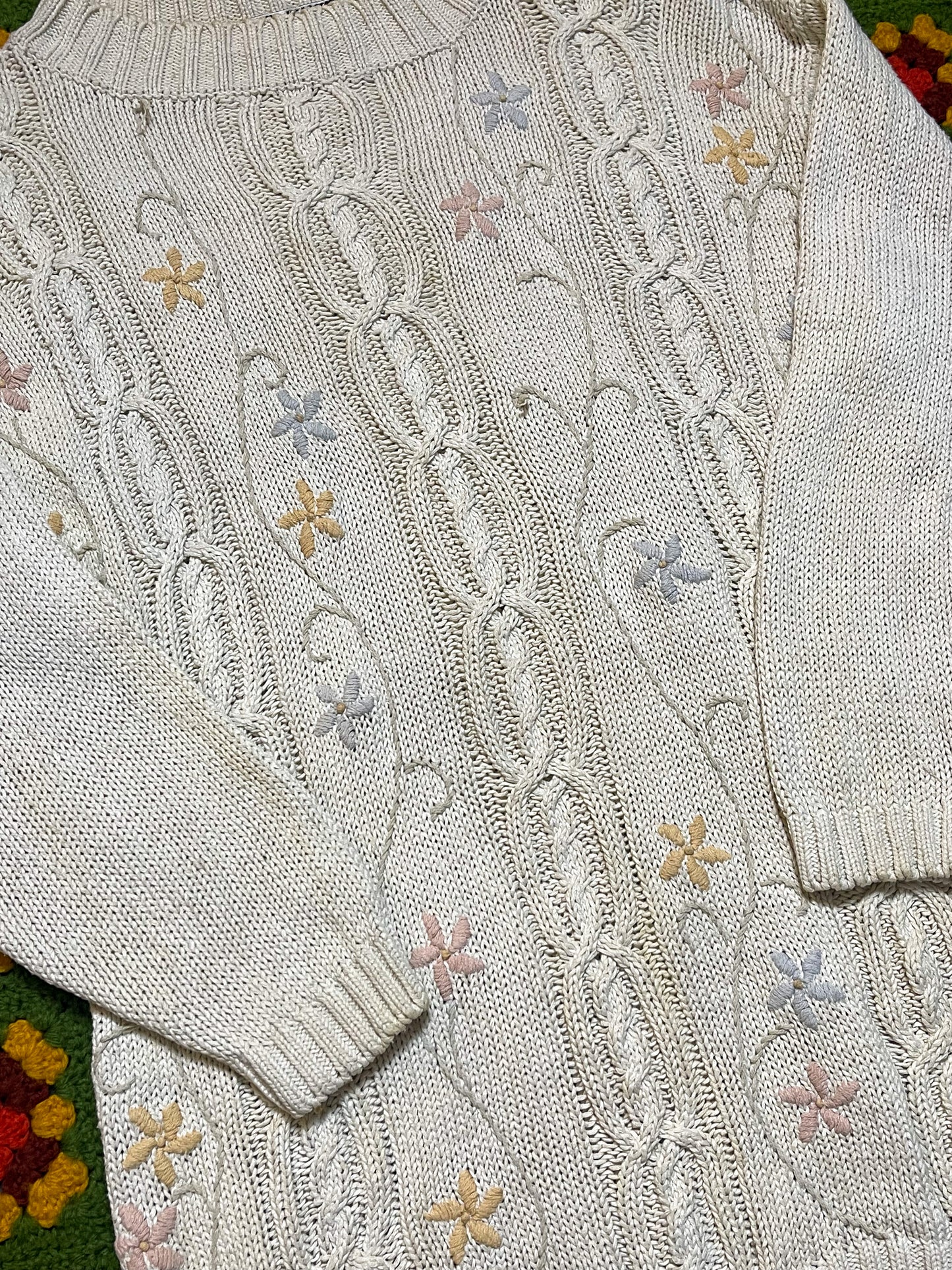 90’s Knit Knit White Floral Sweater (L)