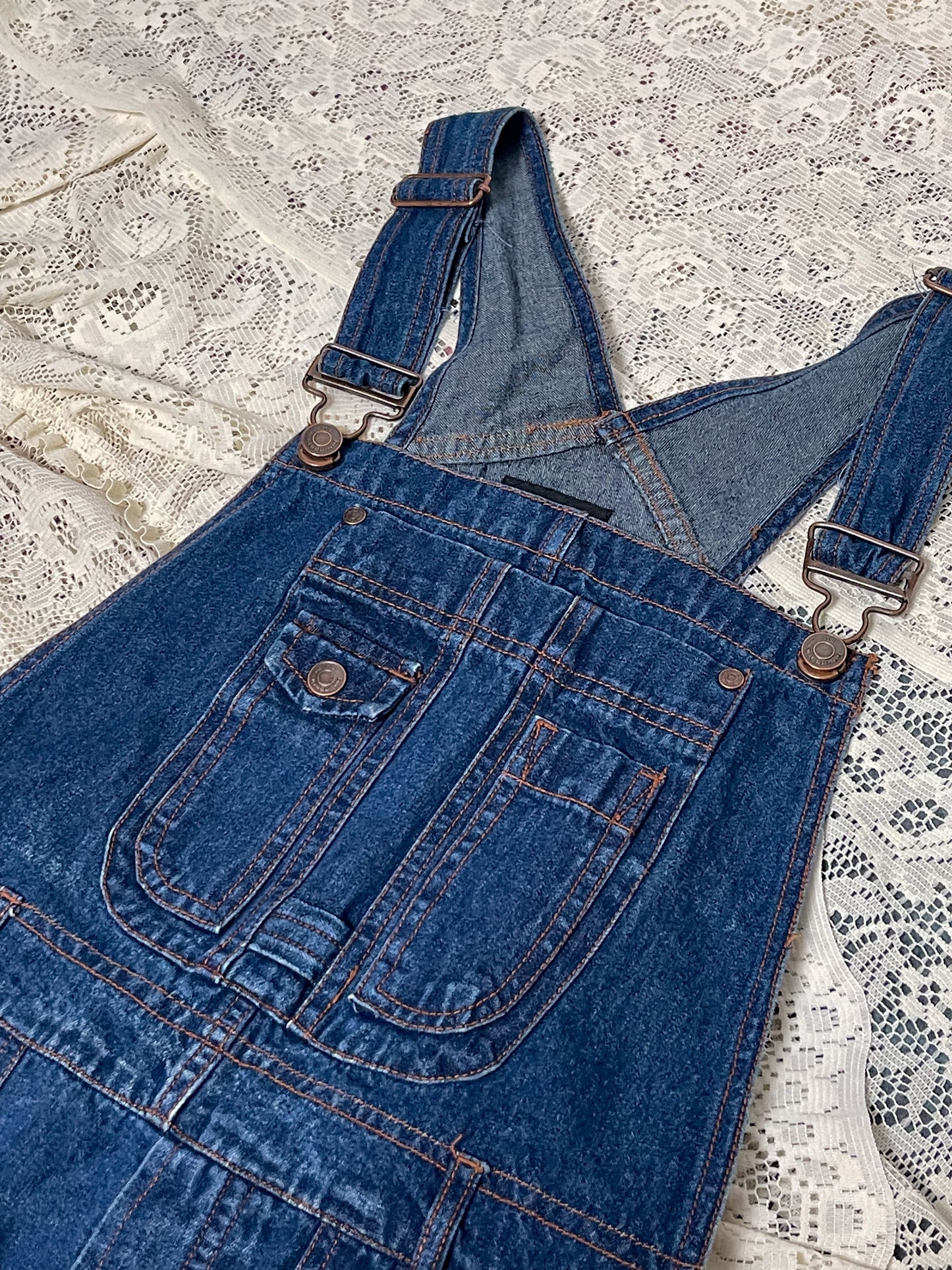 90’s/Y2K Dark Wash Denim Short Overalls (M)