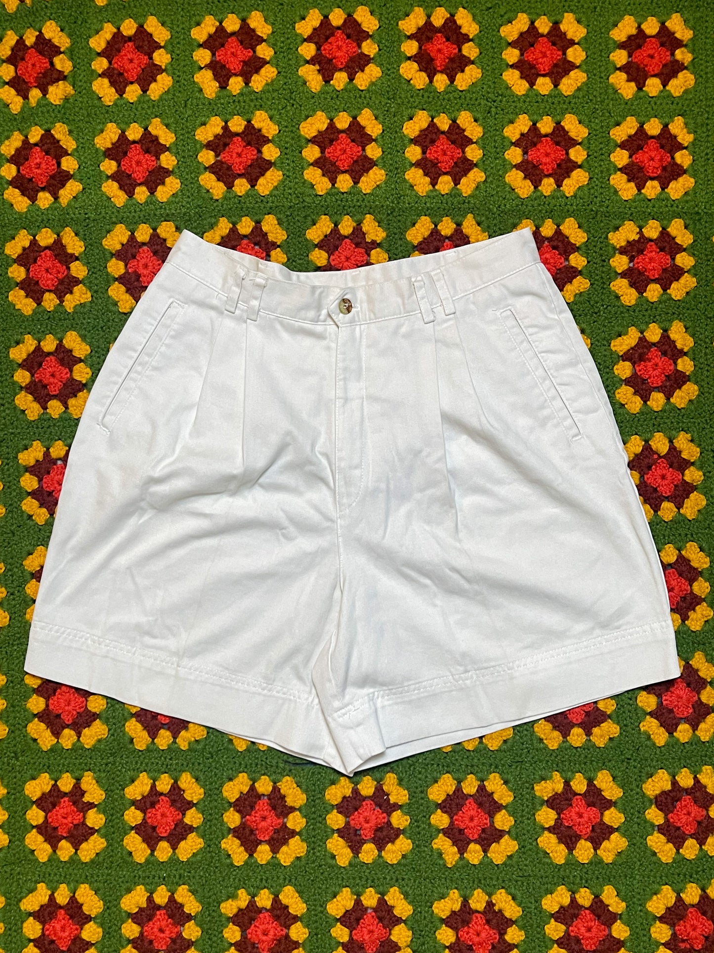 90’s Hunt Club White Pleated Shorts (L)