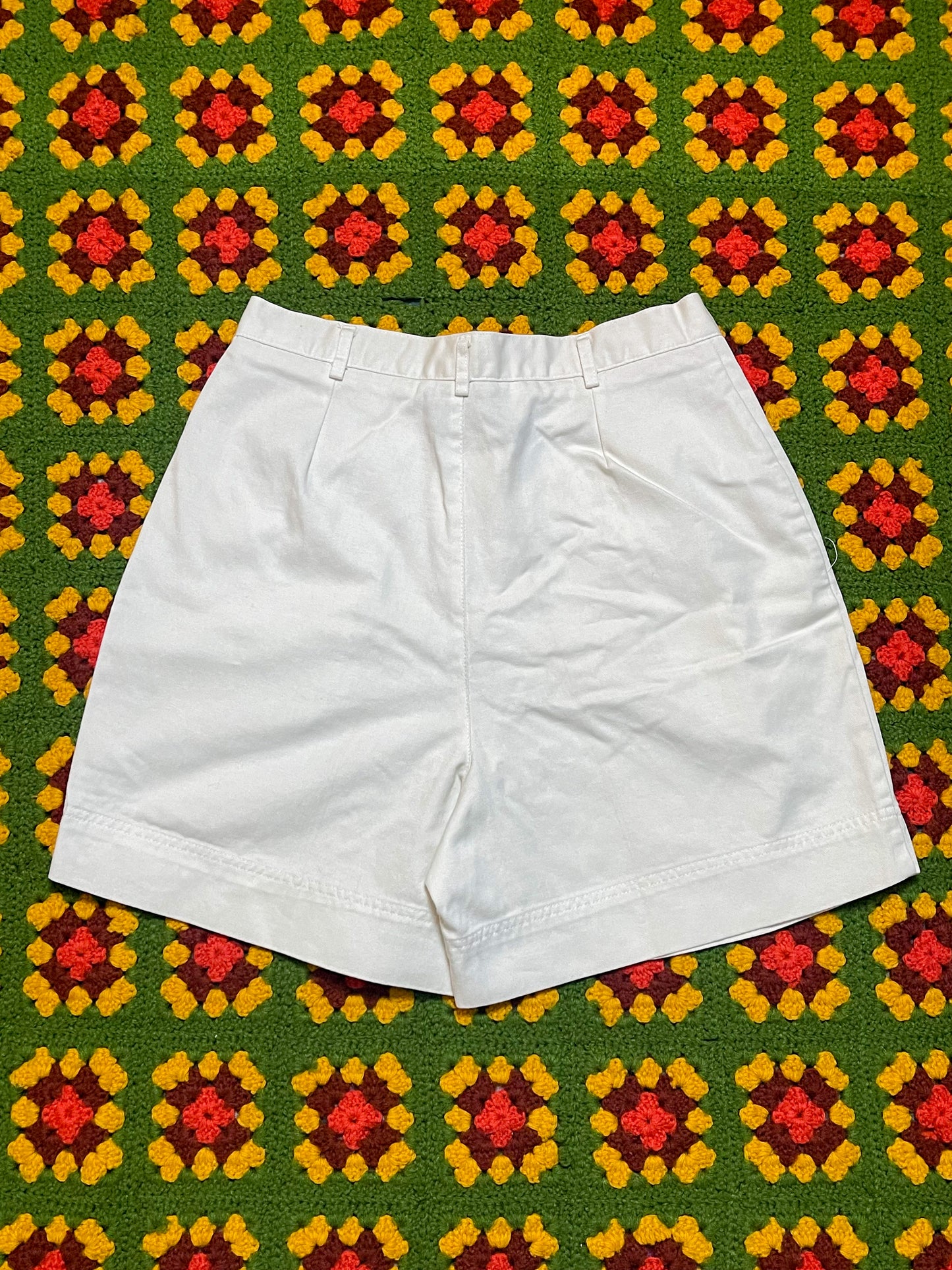 90’s Hunt Club White Pleated Shorts (L)