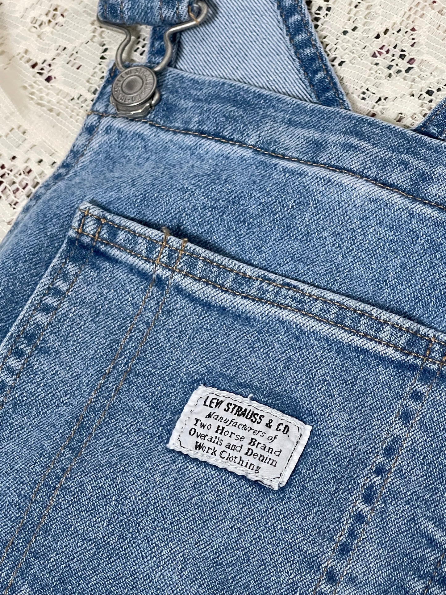 Levi’s Medium Wash Denim Short Overalls (XL/1X)