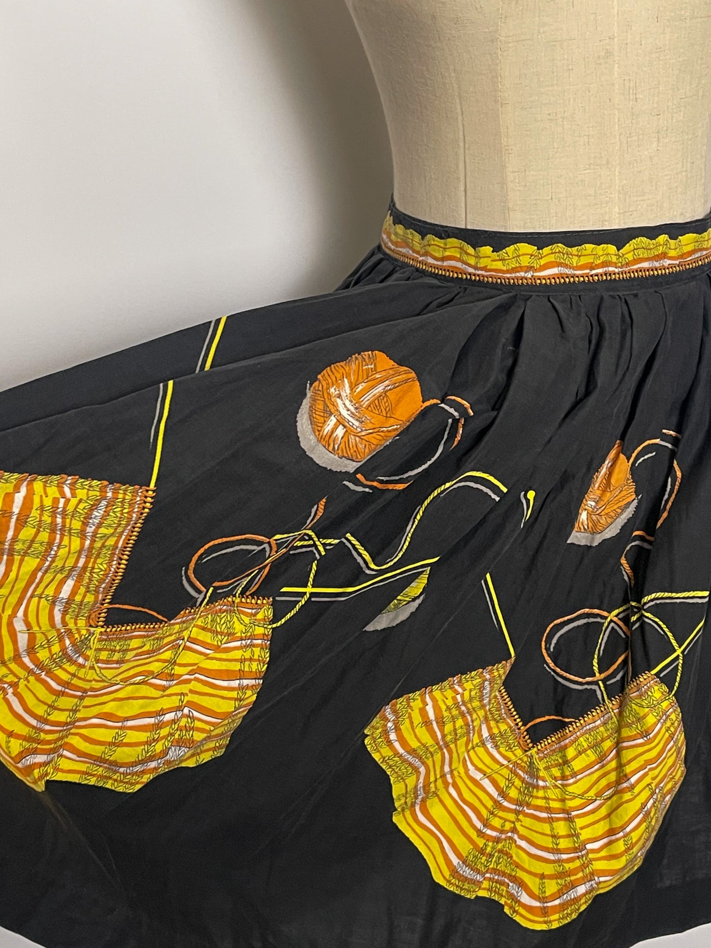 Vintage Kitschy Print Circle Skirt (S)