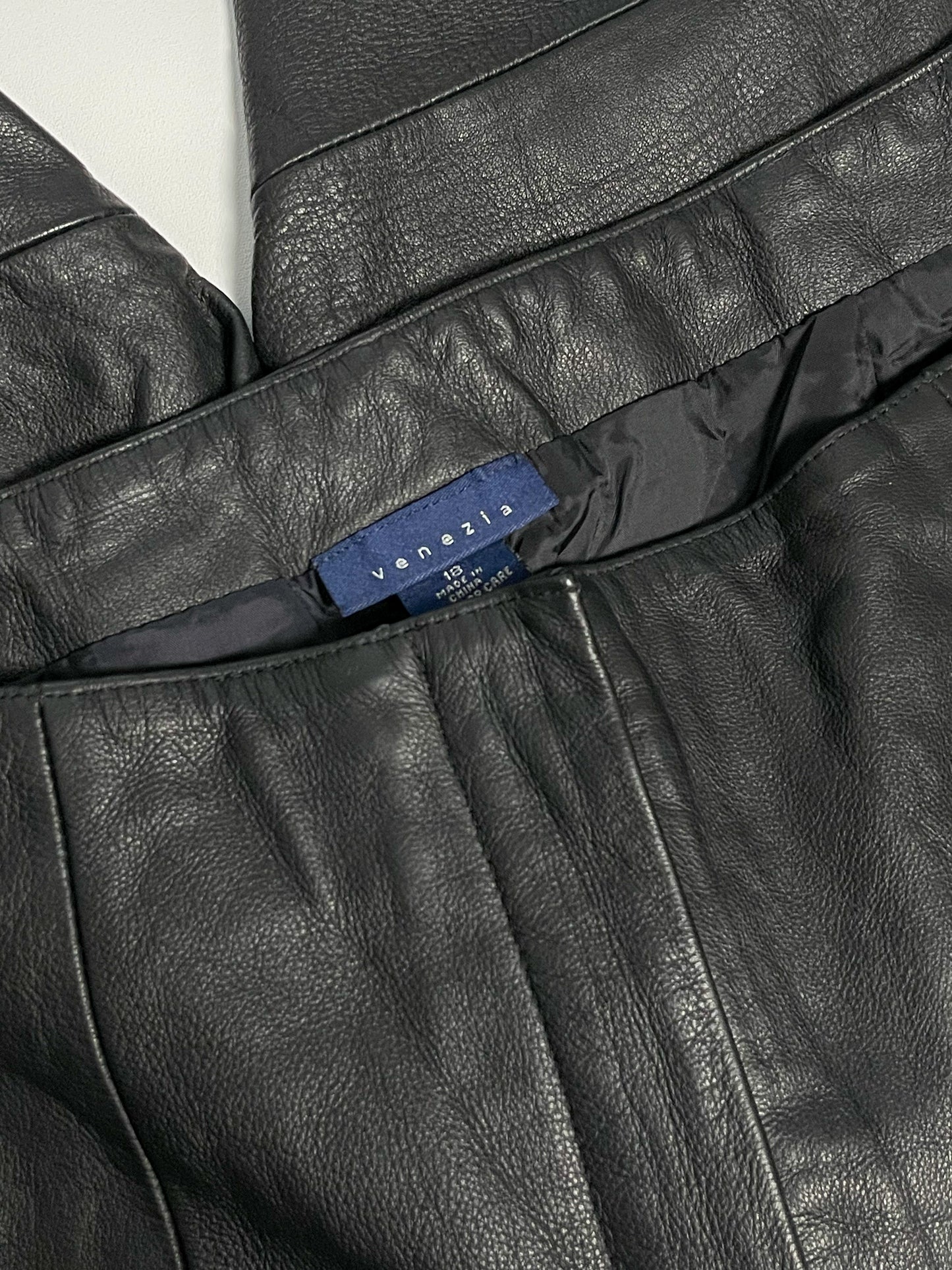 90’s/Y2K Venezia Black Leather Pants (1X)